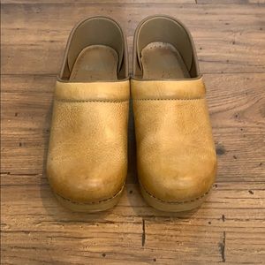 Tan leather Dansko nurse clogs size 36 or 5 1/2-6